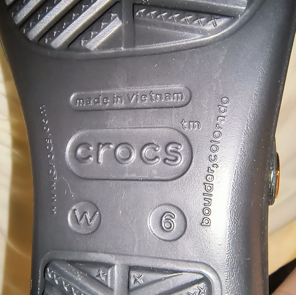 Crocs Sanrah Diamante Embellished Black/Rose Gold Wedge Flip Sandal Women's 6 w - Picture 14 of 14